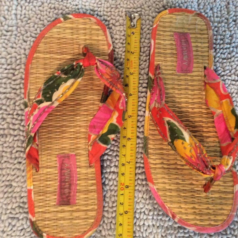 Old Navy flip flops size 7
